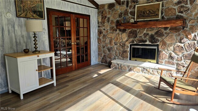 Building Photo - 2319 Green Acres Dr