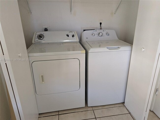 Building Photo - 3430 Pinewalk Dr N