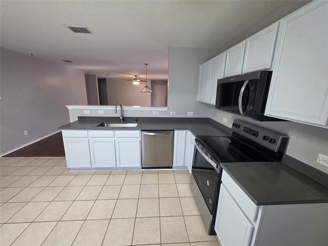 Building Photo - 5525 Parkview Hills Ln