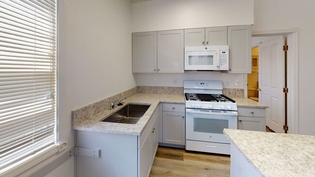 Building Photo - 1763 Santa Barbara Ave