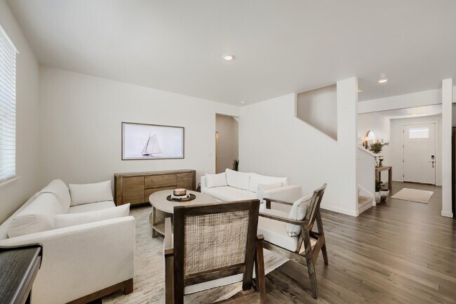 Building Photo - "Spacious 5-Bed Oasis with 3 Full Baths in Scenic Castle Rock – Your Dream Home Awaits!"