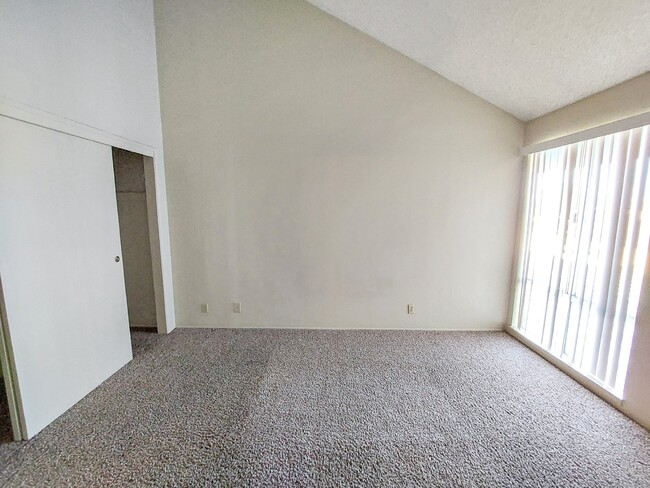 Building Photo - 714 N Sanders St