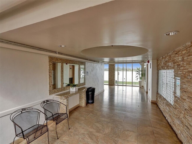 Building Photo - 1175 NE Miami Gardens Dr