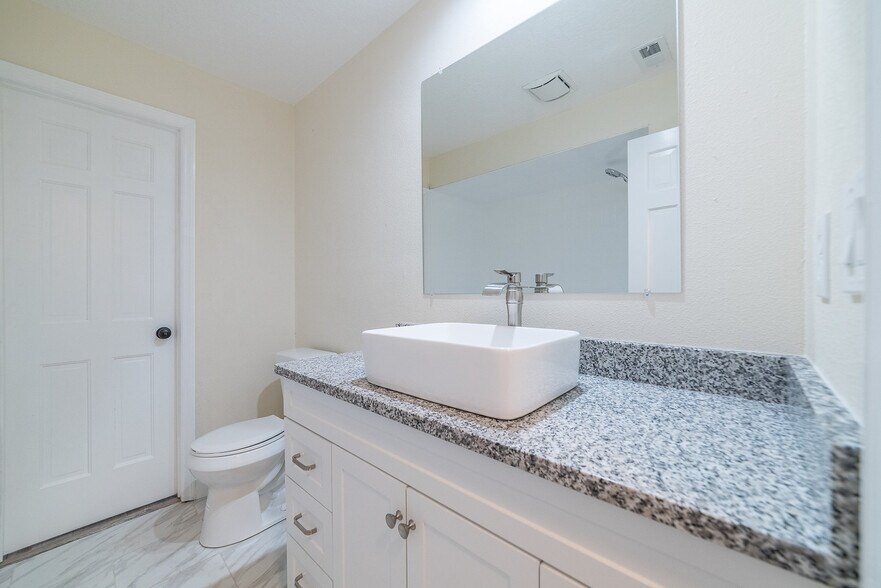 Building Photo - 785 Hawser St NE