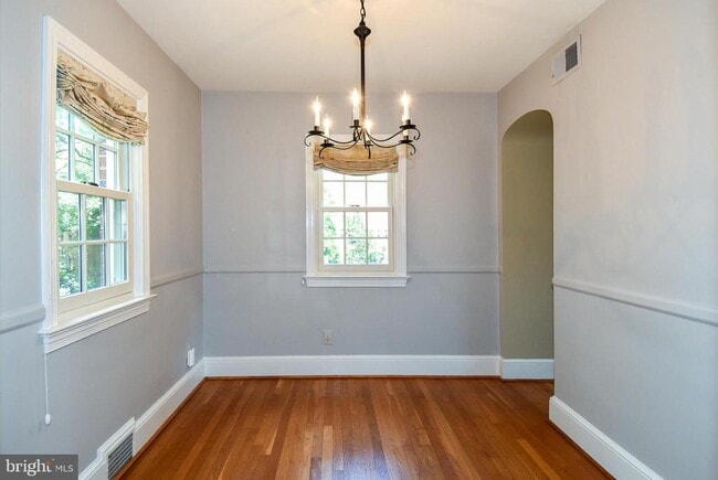 Building Photo - 510 N Nelson St