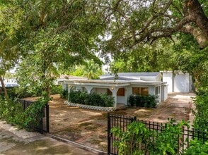 Building Photo - 4 bedroom in Miami FL 33169