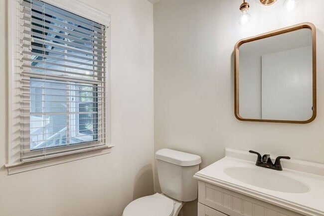 Building Photo - Private Home on Spacious Lot in Browns Sum...