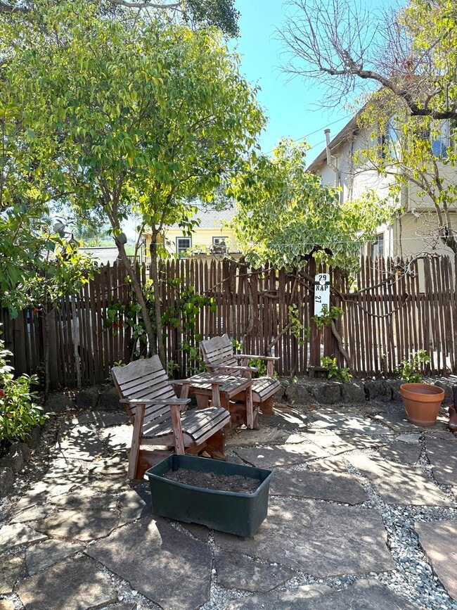 Building Photo - 315 1st St