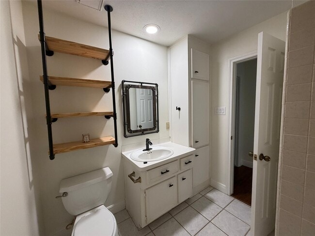 Building Photo - 7818 King Arthur Ct