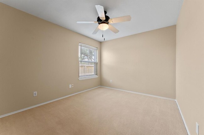 Building Photo - 2104 Lobelia Dr
