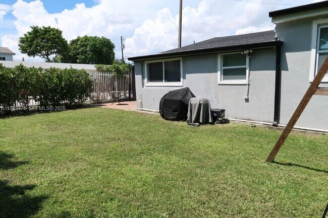 Building Photo - 1336 NW 38th St