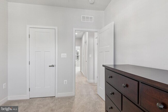 Building Photo - 133 Woodgate Cir