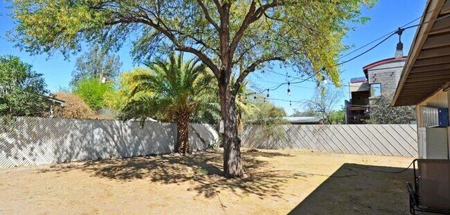 Building Photo - Ranch Style home in the Garden District