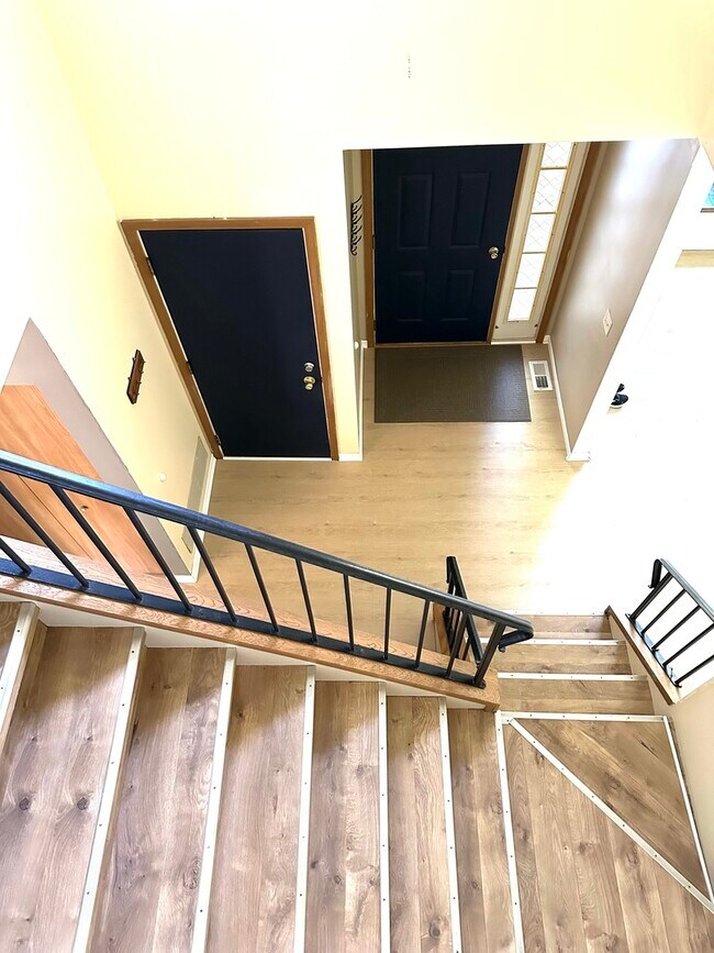 Building Photo - 2303 Woodview Ln