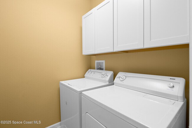 Building Photo - 746 Ventura Dr