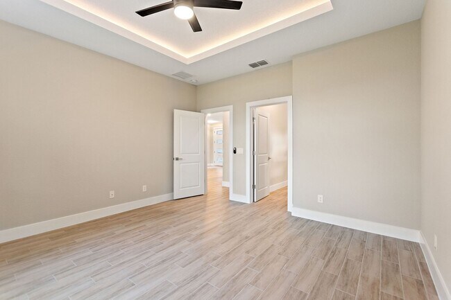 Building Photo - 141 Barrington Dr