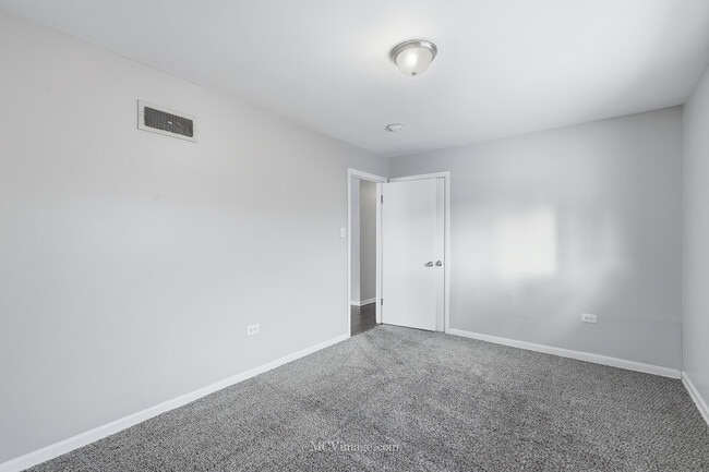 Building Photo - 14631 Kimbark Ave