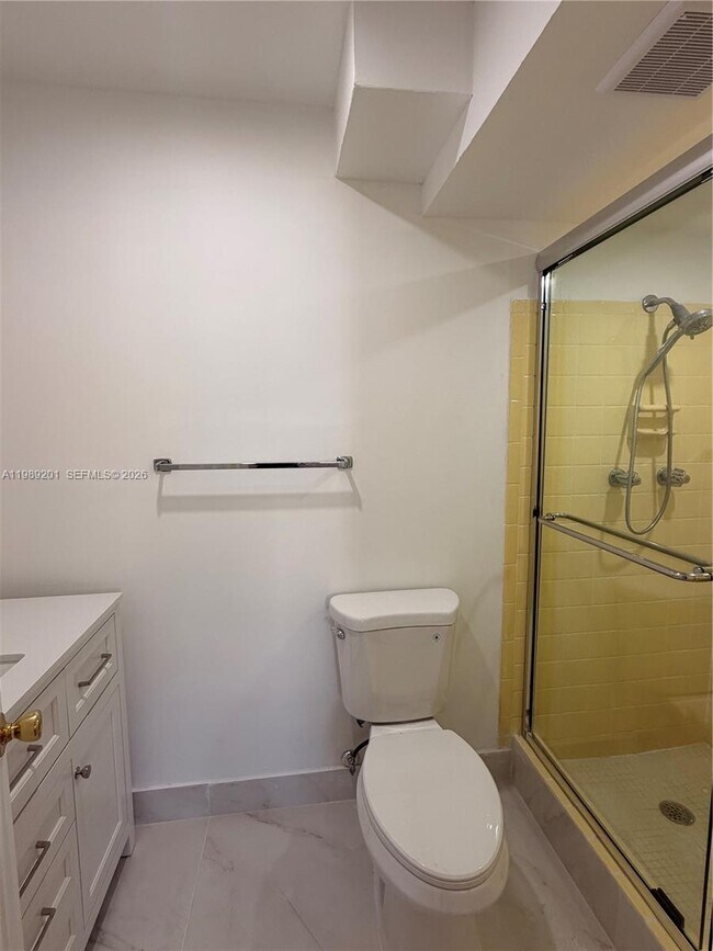 Building Photo - 218 NE 12th Ave