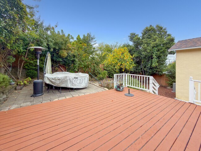 Building Photo - 23940 Carmelita Dr