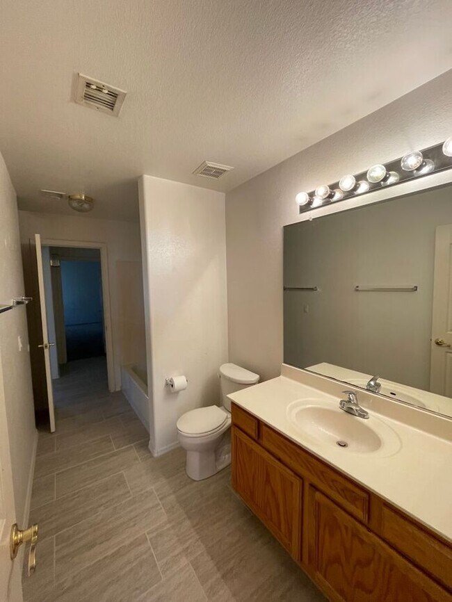 Building Photo - COMING SOON! Beautiful 4 Bedroom 2 Bath Home in Phoenix!