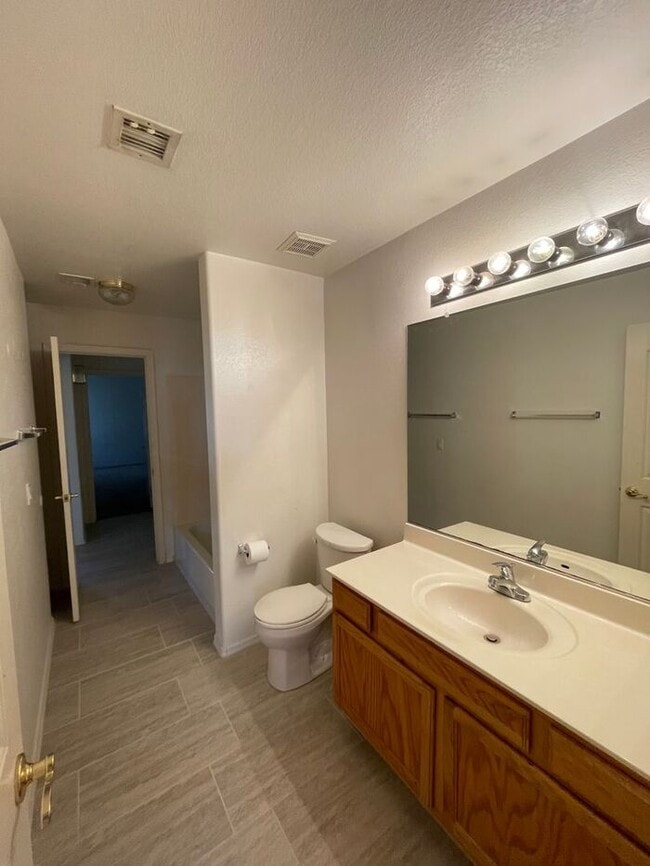 Building Photo - READY TO VIEW NOW! Beautiful 4 Bedroom 2 Bath Home in Phoenix!