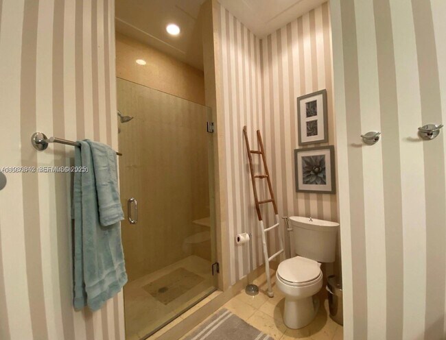 Building Photo - 20000 E Country Club Dr