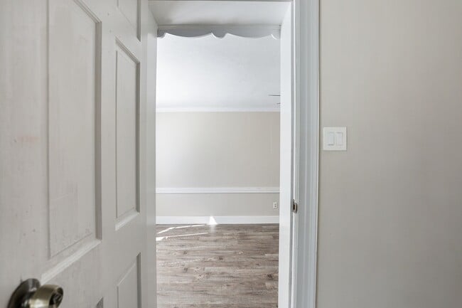 Building Photo - 2030 E 50th St