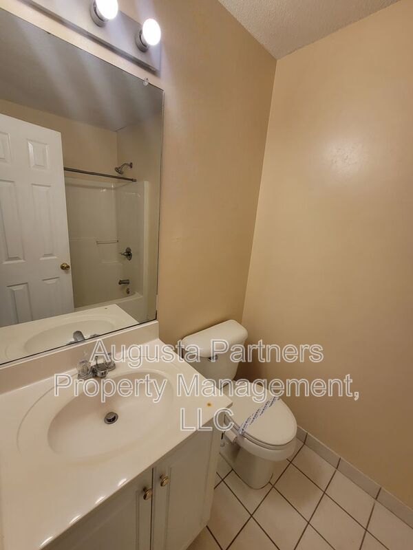 Building Photo - 1063 Waltons Pass