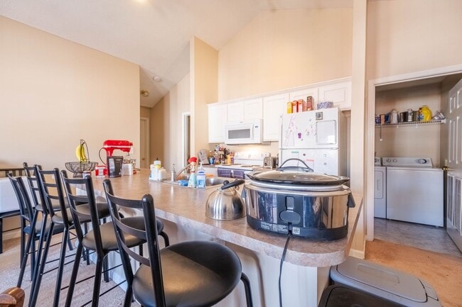 Building Photo - 4 bedroom, 4 bathroom Condominium- ONE BEDROOM AVAILABLE