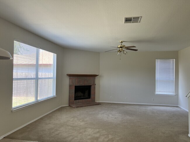 Building Photo - 14304 Sarah Ann Dr