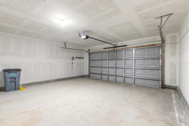 Building Photo - 109 Persimmon Dr