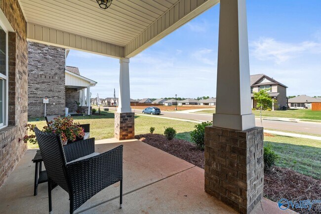 Building Photo - 123 Ivy Vine Dr