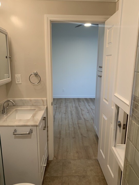 Building Photo - 4415 Stanbridge Ave