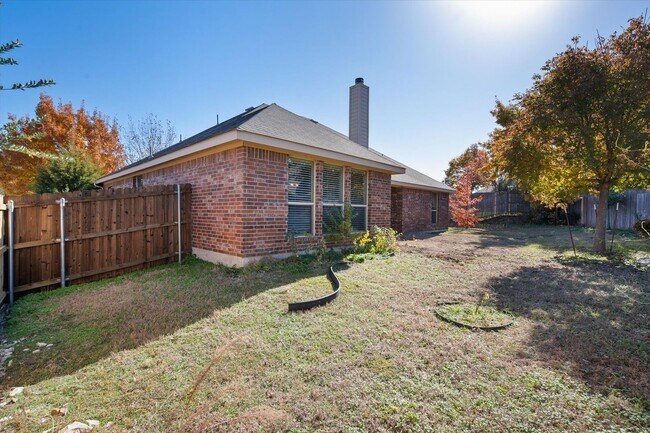 Building Photo - 1613 Country Hills Dr