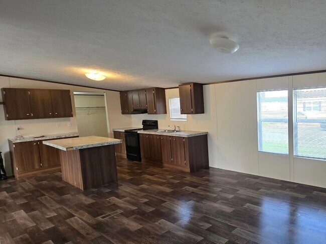 Building Photo - 521 Milan Ave