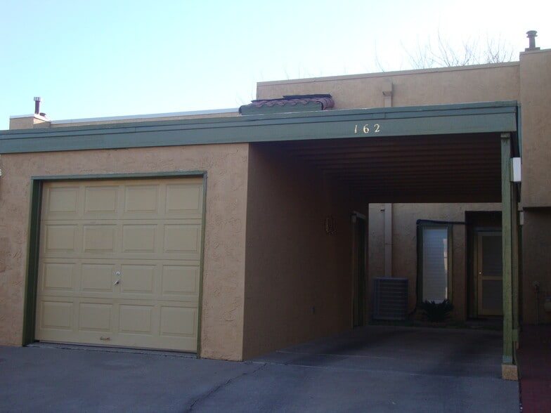 Building Photo - 1644 Lomaland Dr