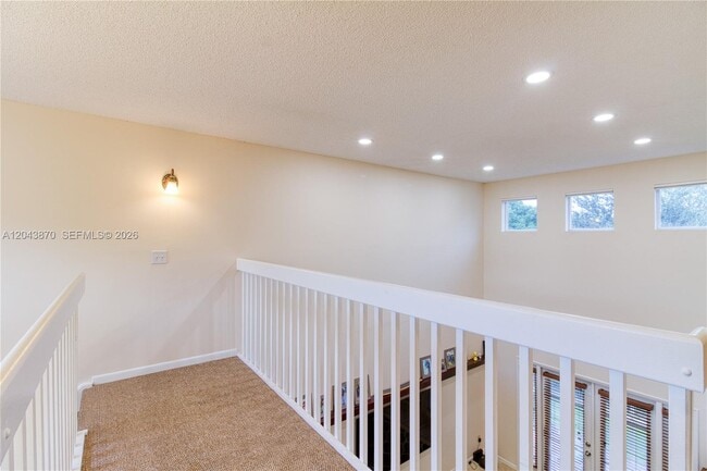 Building Photo - 11415 Lakeview Dr