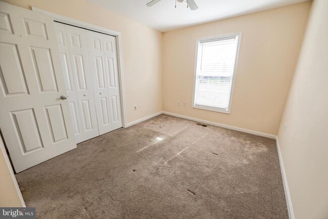Building Photo - 18500 Bull Run Dr