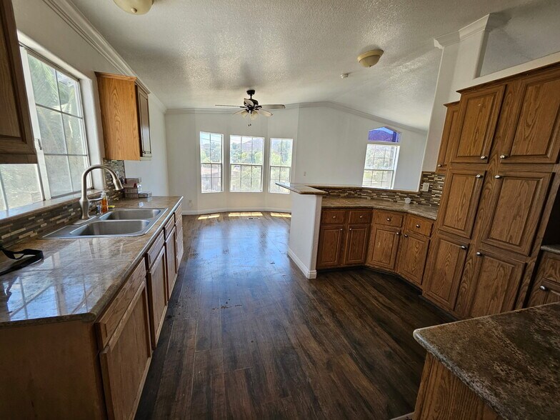 Building Photo - 24405 Manzanita Rd