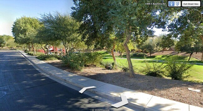 Building Photo - 1414 E Bautista Rd