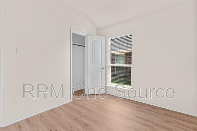 Building Photo - 1729 Park Trails Blvd