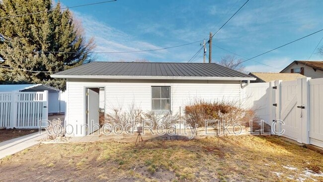 Building Photo - 454 Cedar St