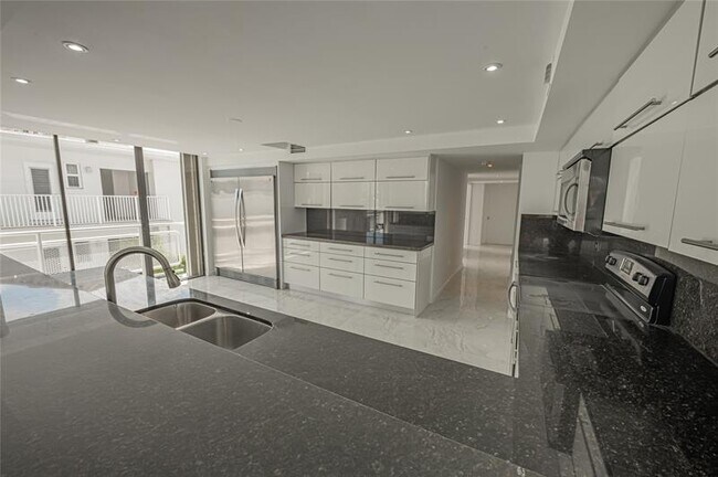 Building Photo - 468 Golden Isles Dr