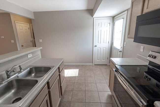 Building Photo - 4013 Snowy Owl Dr