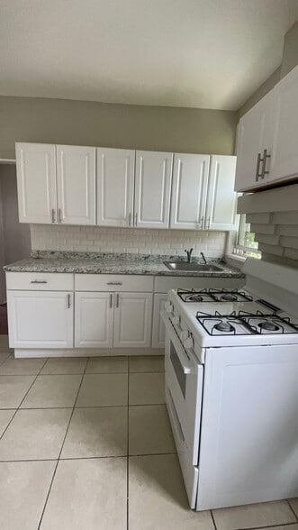 Building Photo - 18 Atlantic St