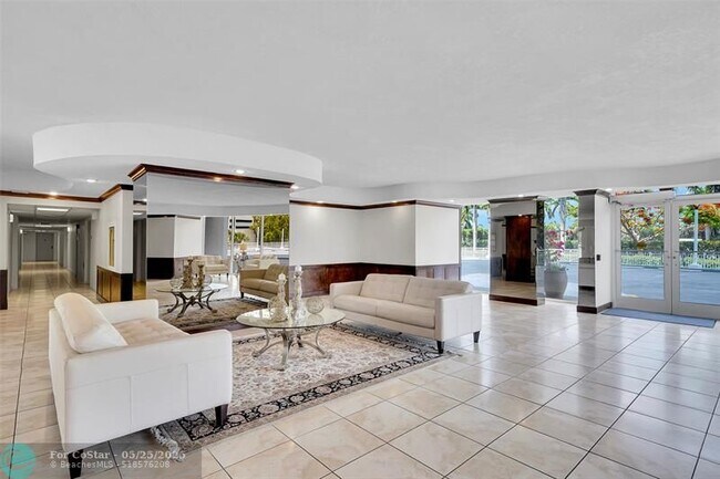 Building Photo - 2841 N Ocean Blvd