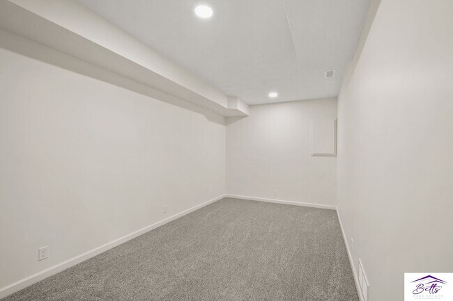 Building Photo - Available for a June Move-in Date.