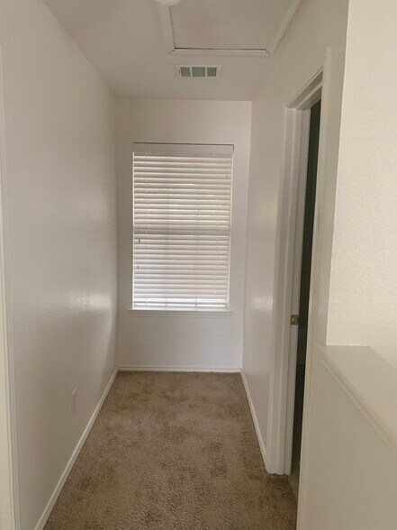 Building Photo - 3204 Paradise Valley Dr