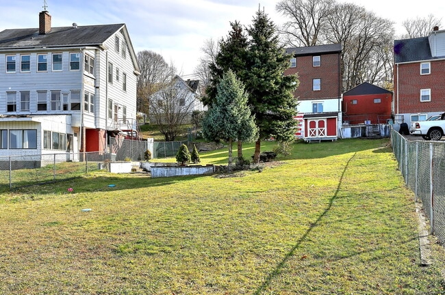 Building Photo - 800 Quinnipiac Ave