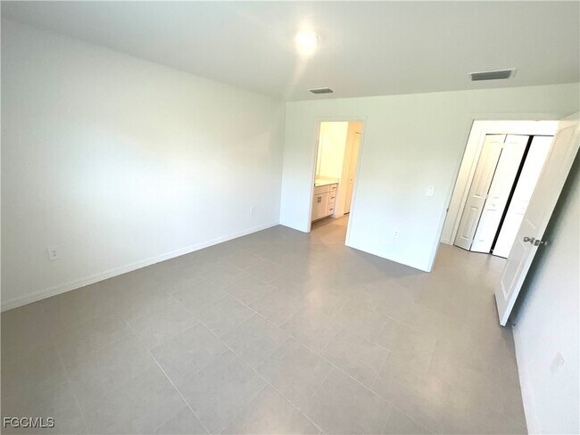 Building Photo - 11961 Savanna Lks Blvd